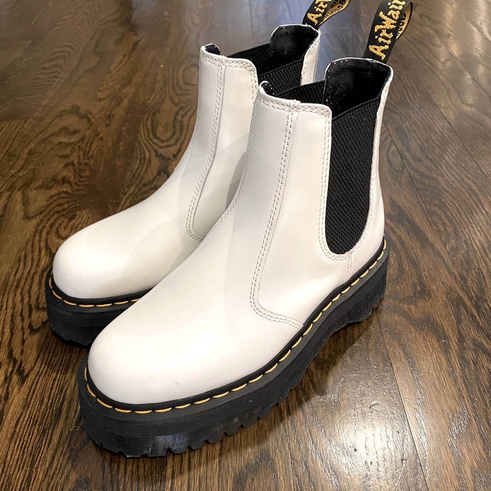 *Worn Once* DR (Doc) Marten’s Women’s Platform White Chelsea Boots